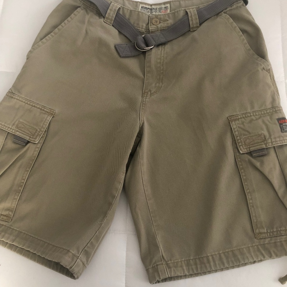 Aeropostale Men’s Summer Cargo Deep Beige Shorts size 31, Belt Included